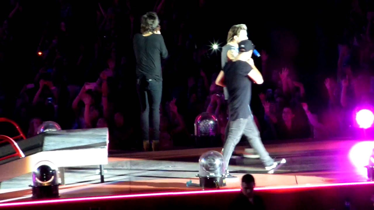 One Direction - Alive (WWA Chicago)