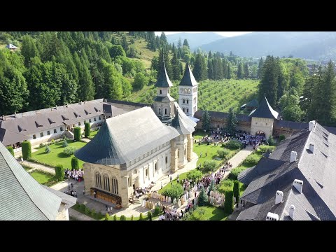 Video: Mănăstirea istorică de lângă Paris sa transformat în casă modernă