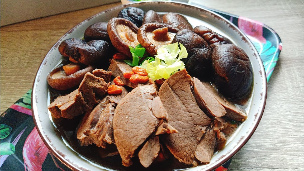 เนื้อน่องลายกวางตุ๋น/ Braised Venison Shank Thai style