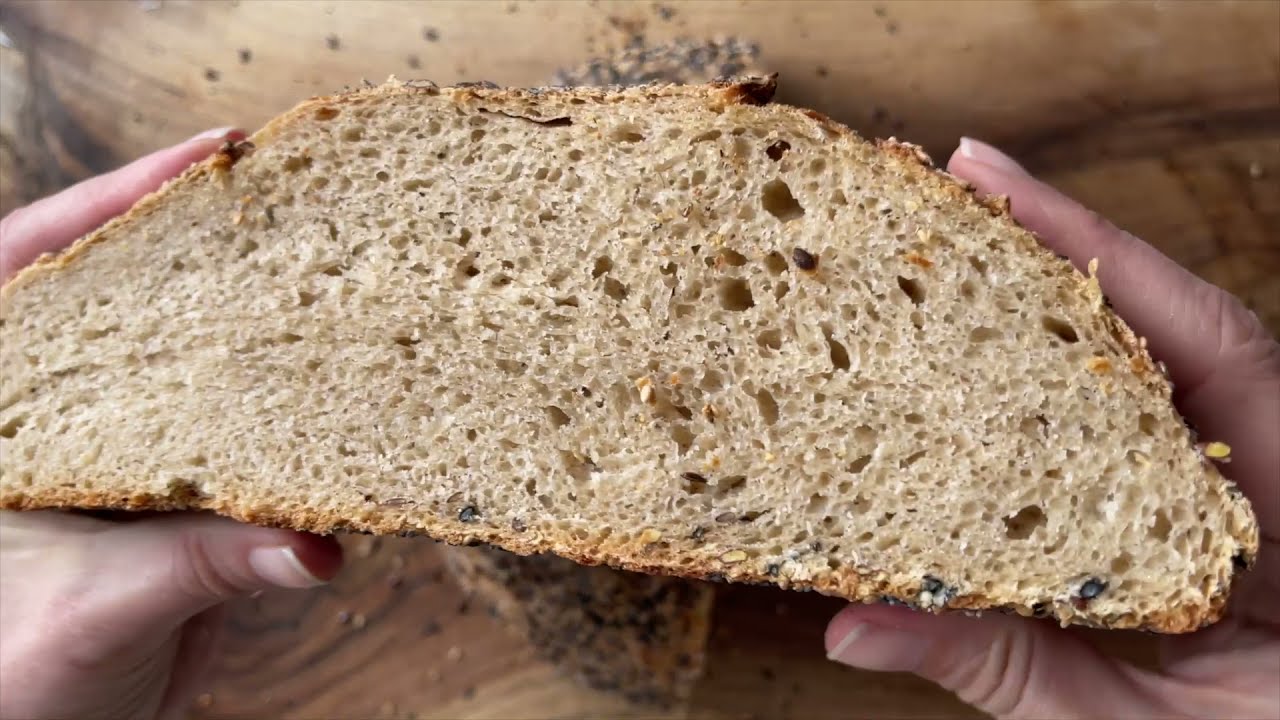 Polnozrnati kruh s semeni