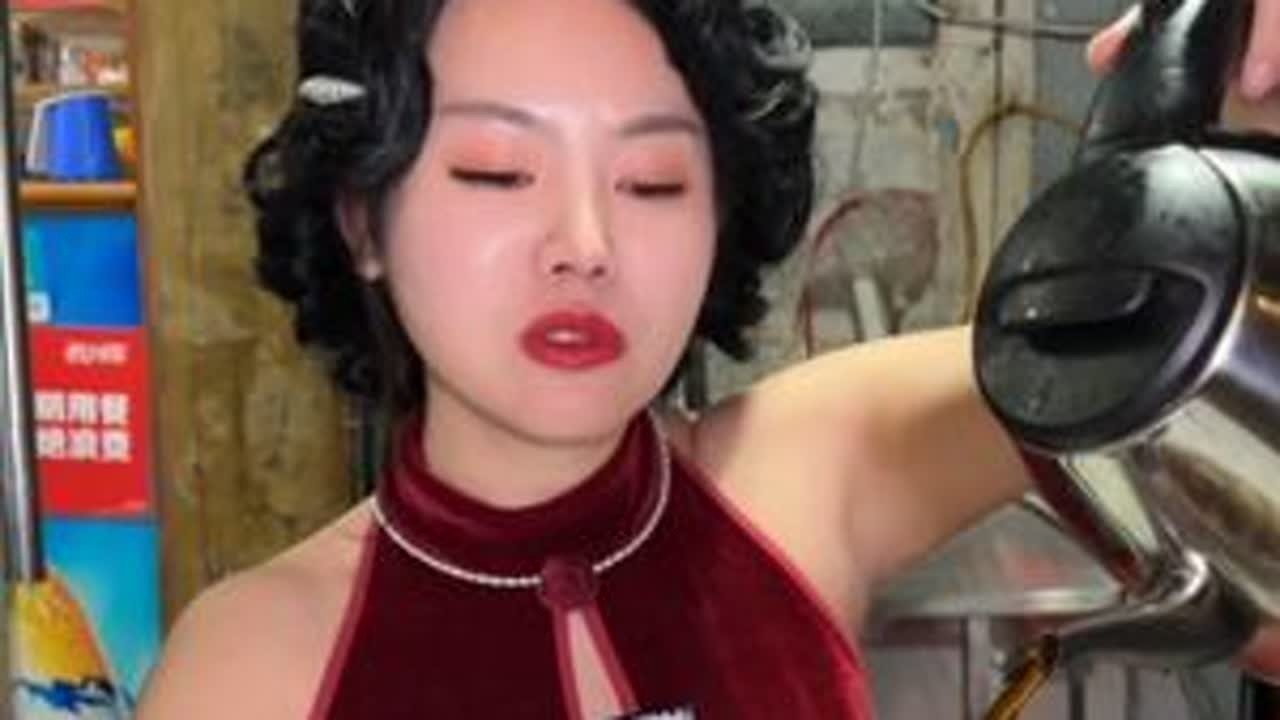 湖州这家苍蝇馆子，每晚只开一个多小时！为了吃上本地老法菜，我们在高速上掉头，多付了几十块的高速费！#我比乌啦啦更懂烟火小店 #湖州 #浙江 #酒蒙子的日常 #苍蝇馆子