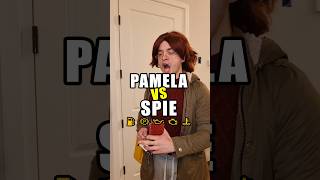 Pamela vs Spie 👨‍🔧😬