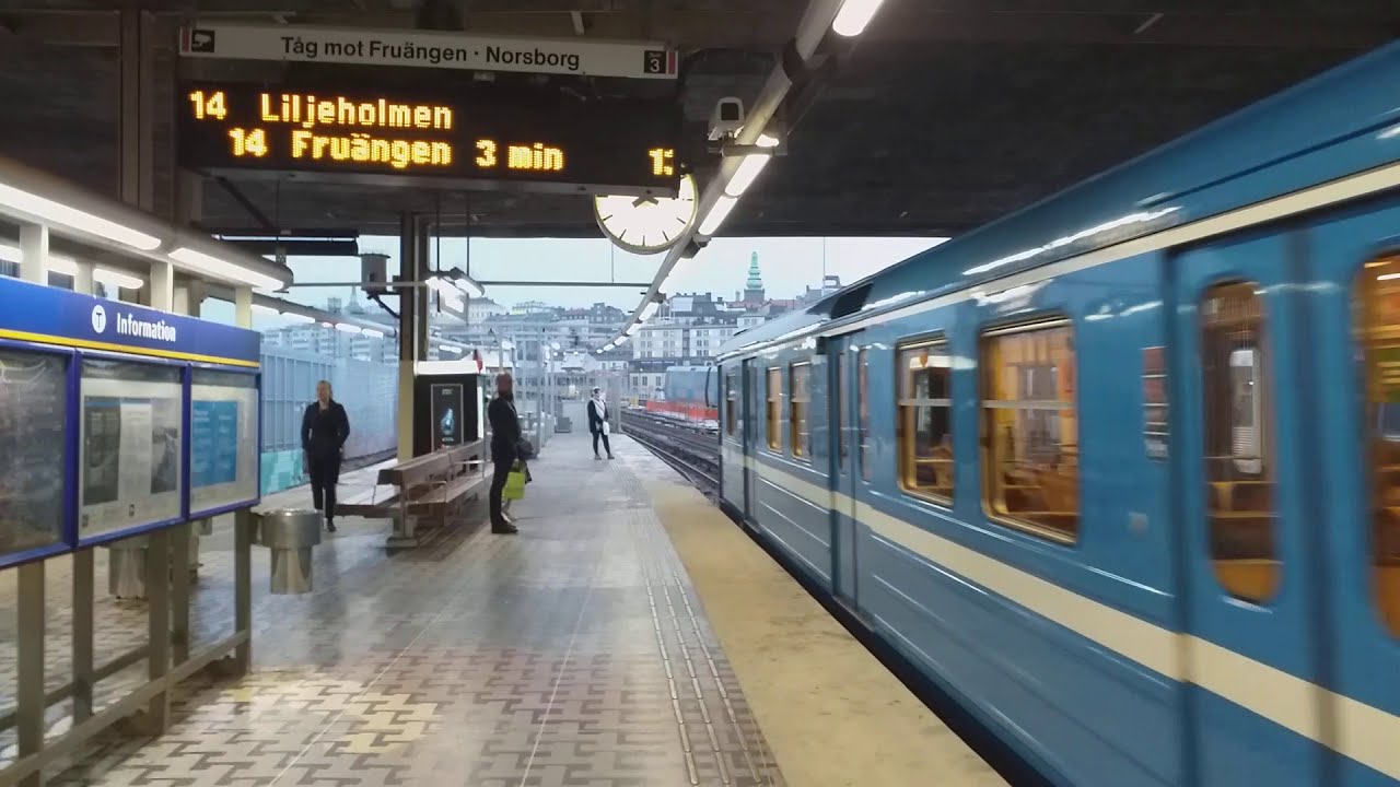 Resan Med C6 Tunnelbana 2667 Från Gamla Stan Till Slussen.