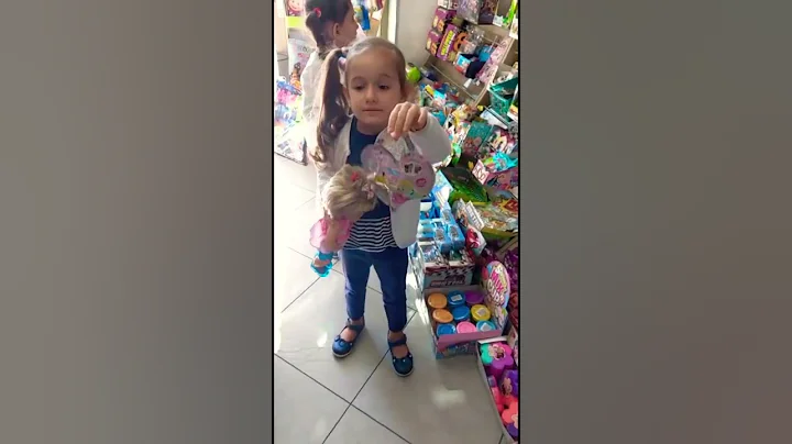 CuteRoberta Rebecca shopping