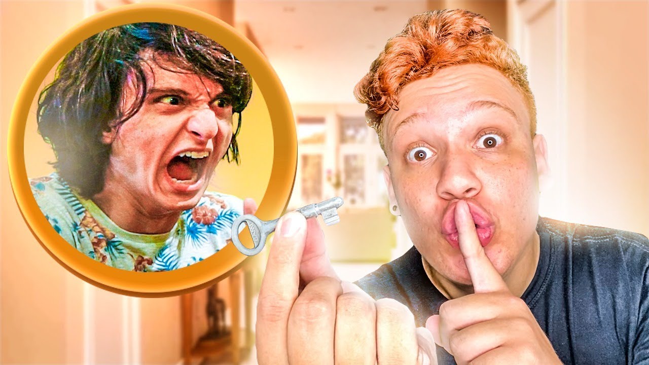 IRRITEI MEU AMIGO DEIXANDO ELE PRESO NO BANHEIRO!