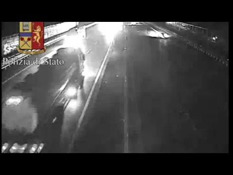 Torino, tir contromano sulla tangenziale: polizia diffonde il video della folle corsa