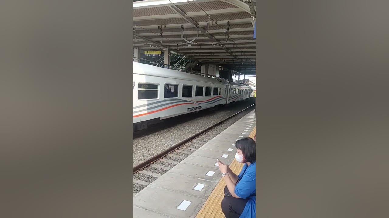 Kereta Api Argo Merbabu tiba di Stasiun Jatinegara YouTube