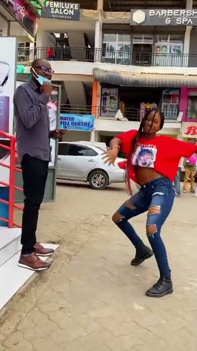 Female version of Moya David...His lover sent a dancer to surprise him ❤