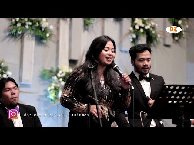 Vina Panduwinata - Aku Makin Cinta (Cover) by BZ Organizer & Entertainment (Singer: Ajeng) class=