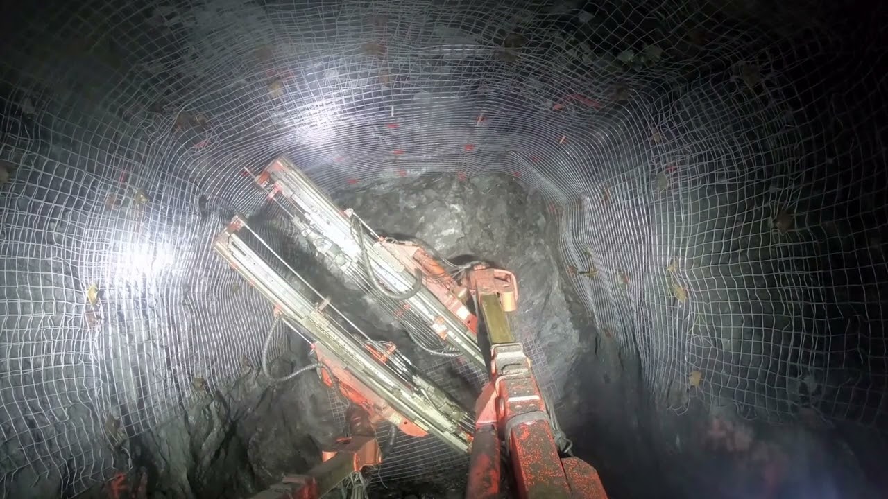 Jumbo bolting with resin bolts