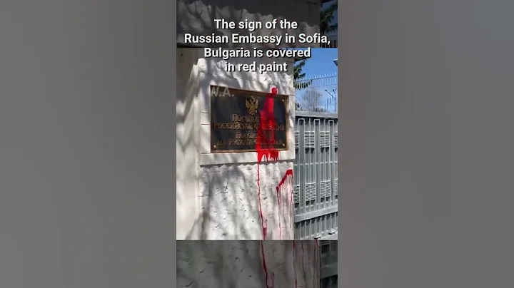 🔴 Ukraine | The sign of the Russian Embassy in Sofia, Bulgaria is covered in red paint - DayDayNews