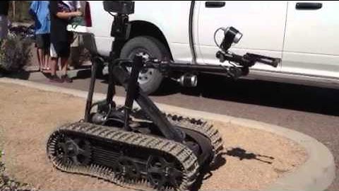 Bomb disarming robot