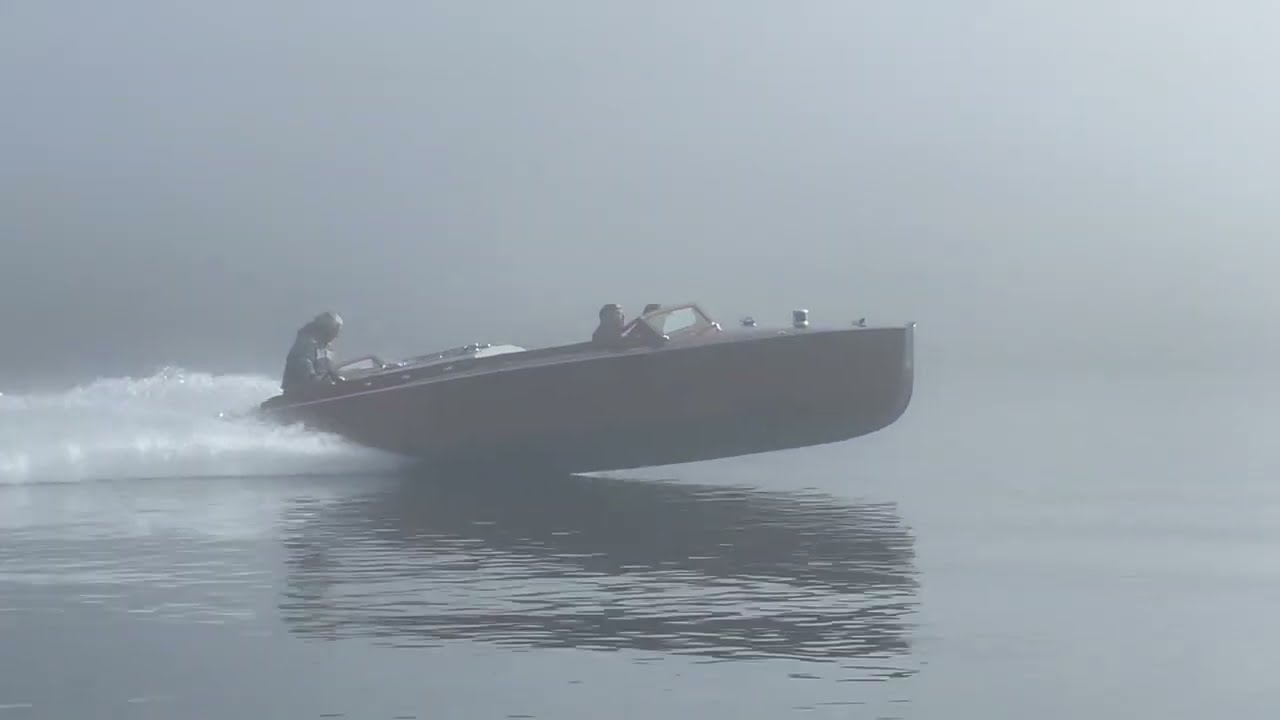 Reproduction Race boat from 1926 - The Comet