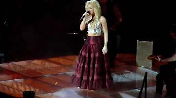 Shakira live from Paris Bercy Nothing Else Matters (montage)