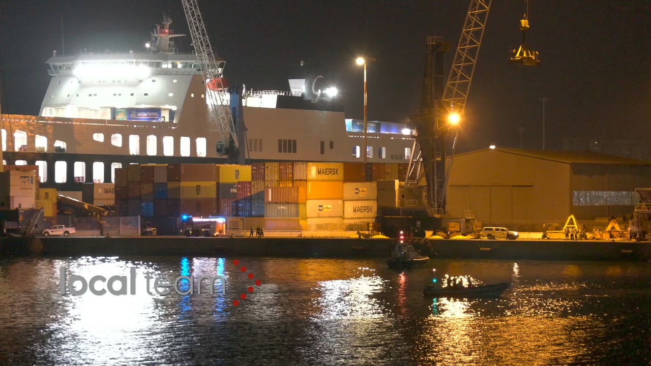 Catania, incendio su nave portacontainer 