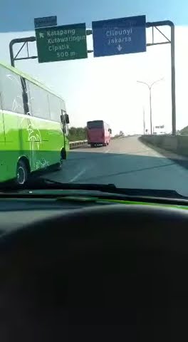 Story' WA nyetir mobil di waktu pagi hari