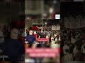 “Mos përdorni dhunë, shihemi nesër në 18:00!” Qytetarët mbyllin protestën me mesazh të fortë
