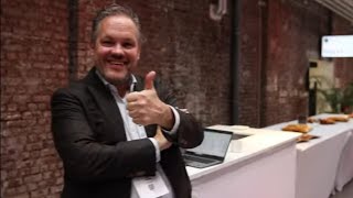 Op het evenement.