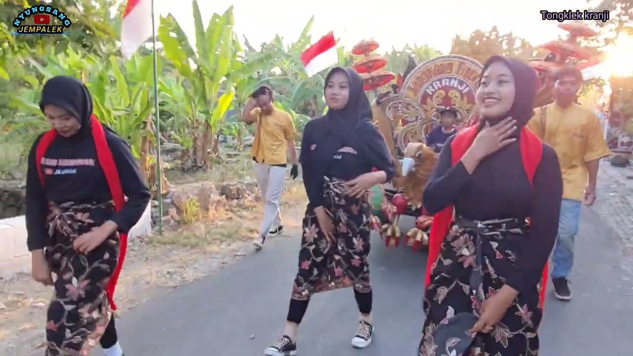 Tongklek jangkang budoyo lagi live di karnaval  desa sendangduwur lamongan