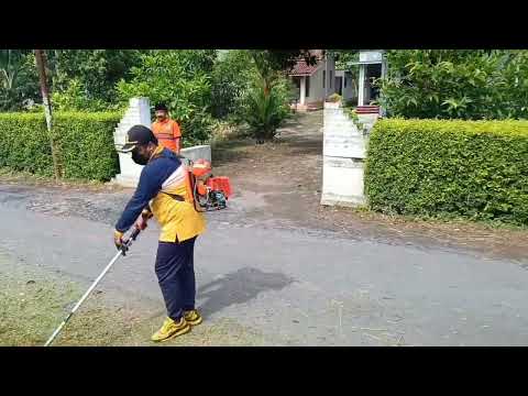 Babinsa  Ds. Mlokorejo  melaksanakan  karbak Jum at bersih pembersihan jalan desa