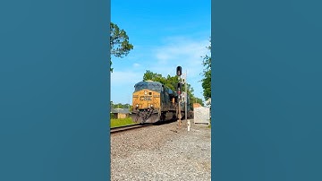 CSXT ES40DC 5349 leads CSX I143-14 with a Weak/Sick NF K5HL 2PC on 06/14/2025 #Shorts #train