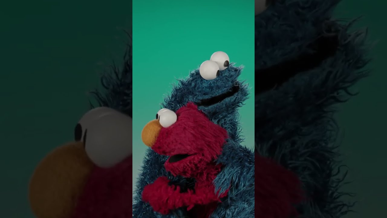 A Cookie Hug! ?#sesamestreet