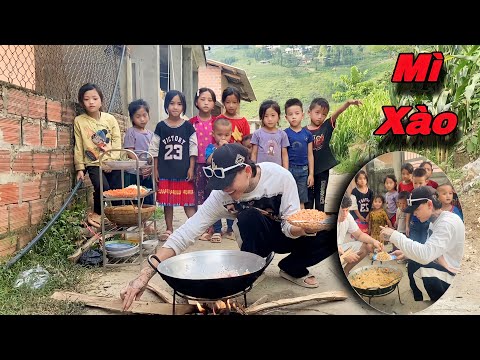 DUY BIN - Mì Xào Hải Sản Mời Các Em Nhỏ Vùng Cao Cực Ngon - Video Ý Nghĩa