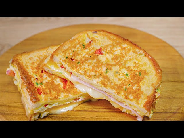 How To Make One Pan Egg Toast! Easy & Delicious Omelette Sandwich Recipe class=