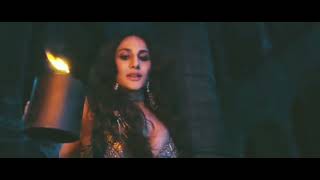 Vaani Kapoor sexy navel touch