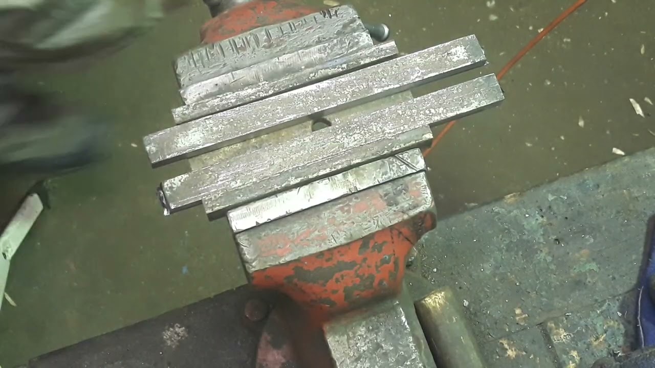 Ze zámečnické praxe. - Výroba stavitelné příložky k brusce