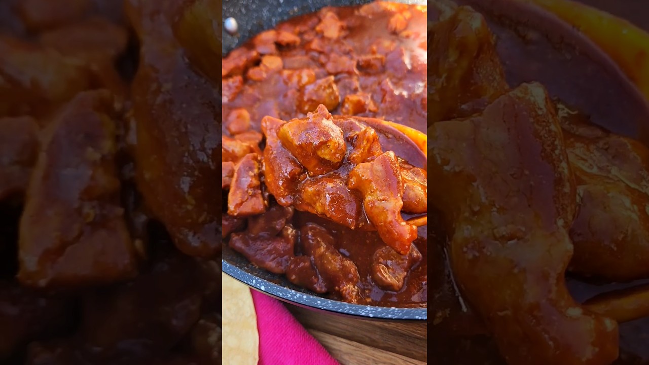 Chile Colorado de Puerco - Pork Stew in Red Chile Sauce #chilecolorado #guajillo #mexicanrecipes