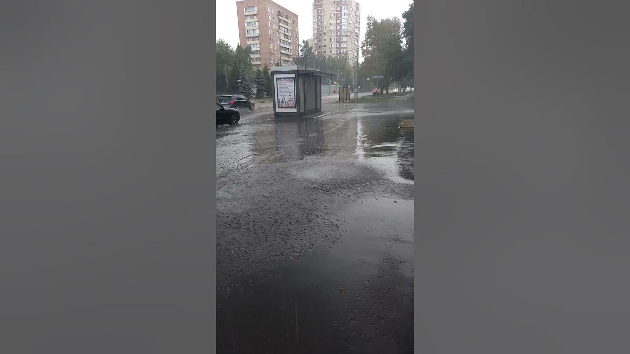 дождь на воде.