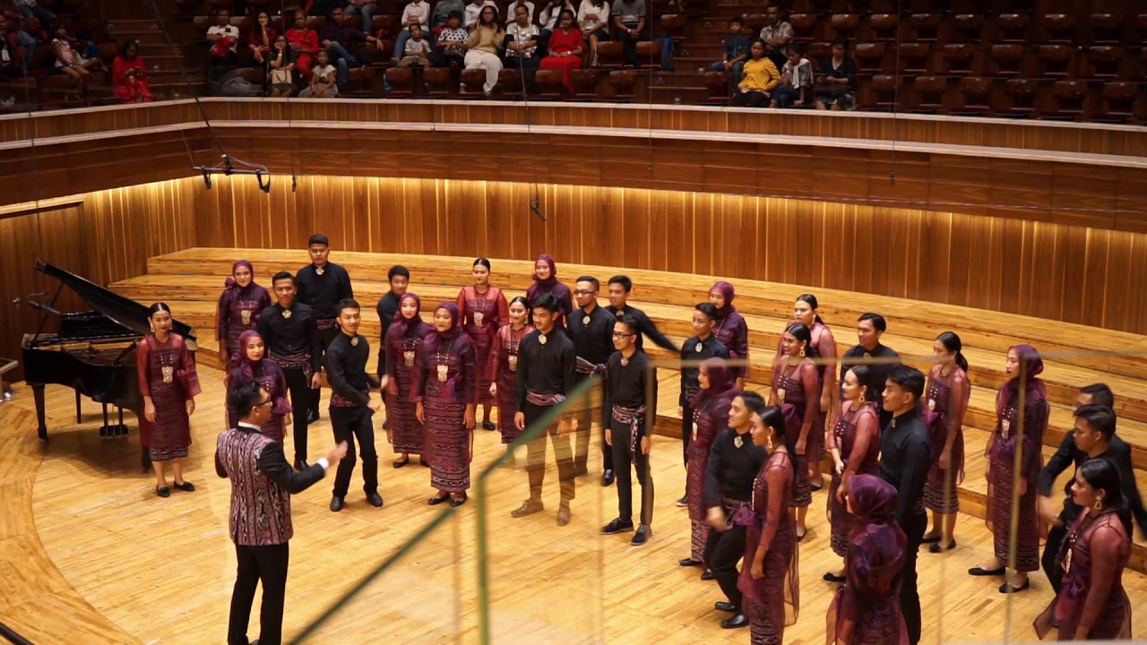 D’Voice Sekolah Vokasi IPB Student Choir - Paris Barantai (Arr.Ken Steven) FPSG HKBP PASAR REBO 2019