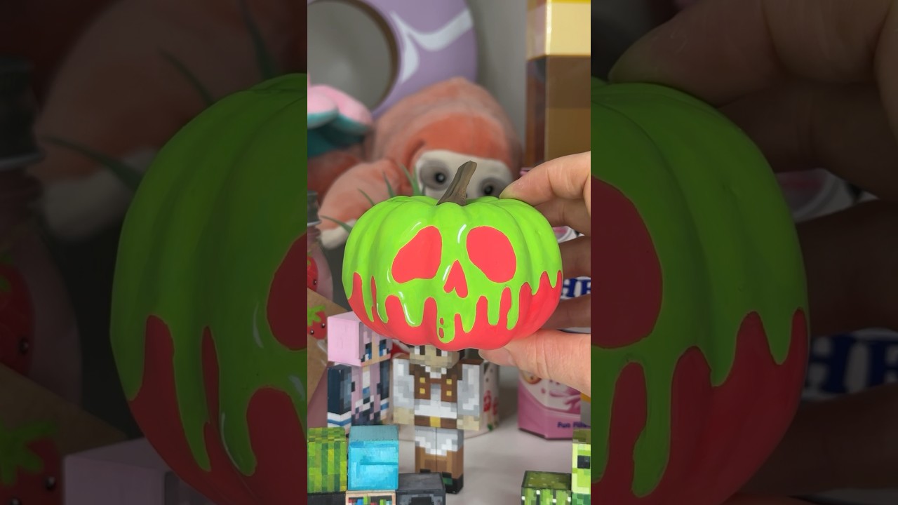 Painting a SNOW WHITE poison apple pumpkin! 🍎