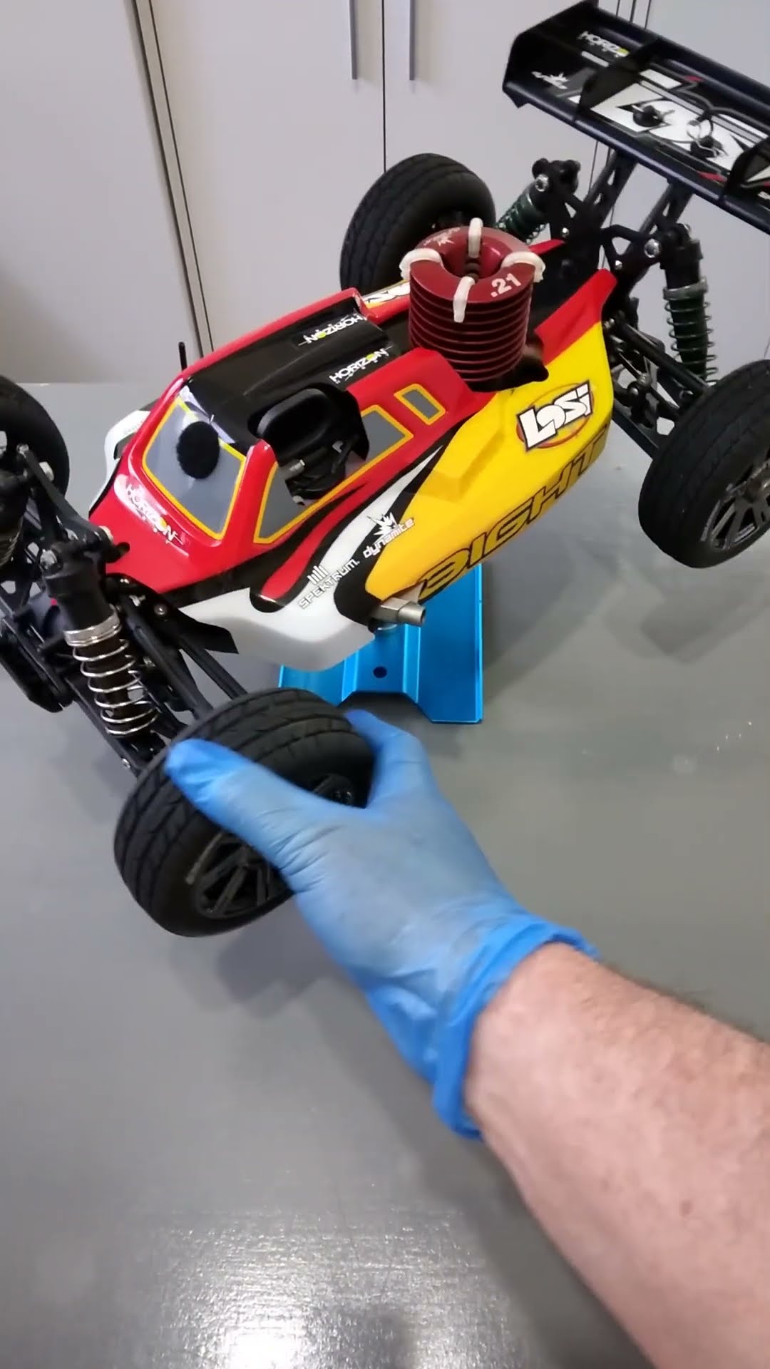 Losi 8ight Buggy .21 engine, 1/8 Scale - modified - YouTube