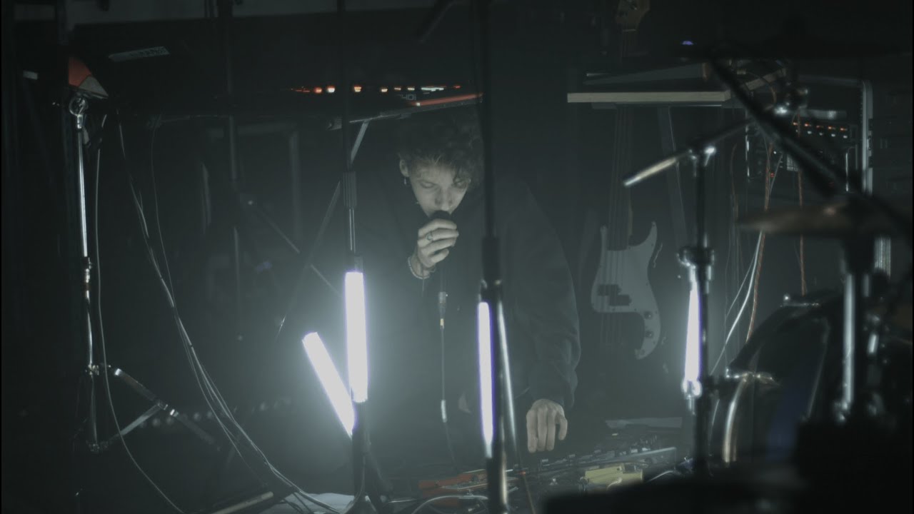 SIOUL - Our World Is Falling (Live session at "La Chapelle")