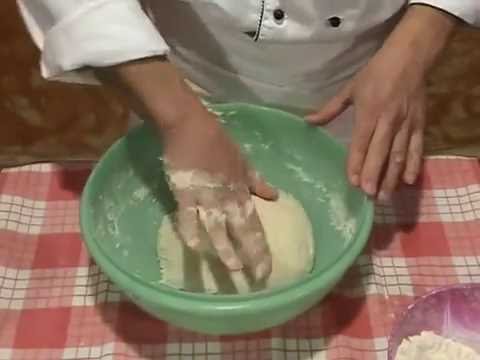 Βίντεο: Μαγειρεύοντας μια γρήγορη απλή πίτα