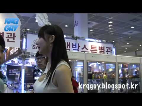 # 074 KRQ Guy! 2013 Seoul Auto Salon 007. Korean Models. Korean Racing Queens. Korean Racing Models.  @KRQGuy