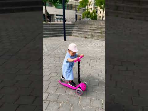 2 Years Old Girl Pro In Trottinette Trottinette Freestyle Globber
