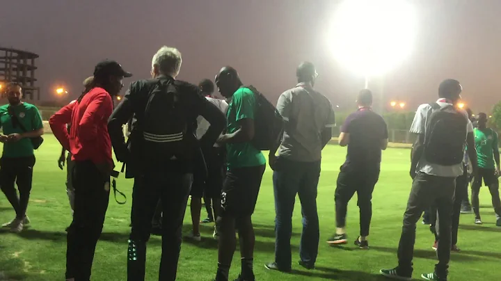 Aliou Ciss en discussion avec Koulibaly et Philipp...
