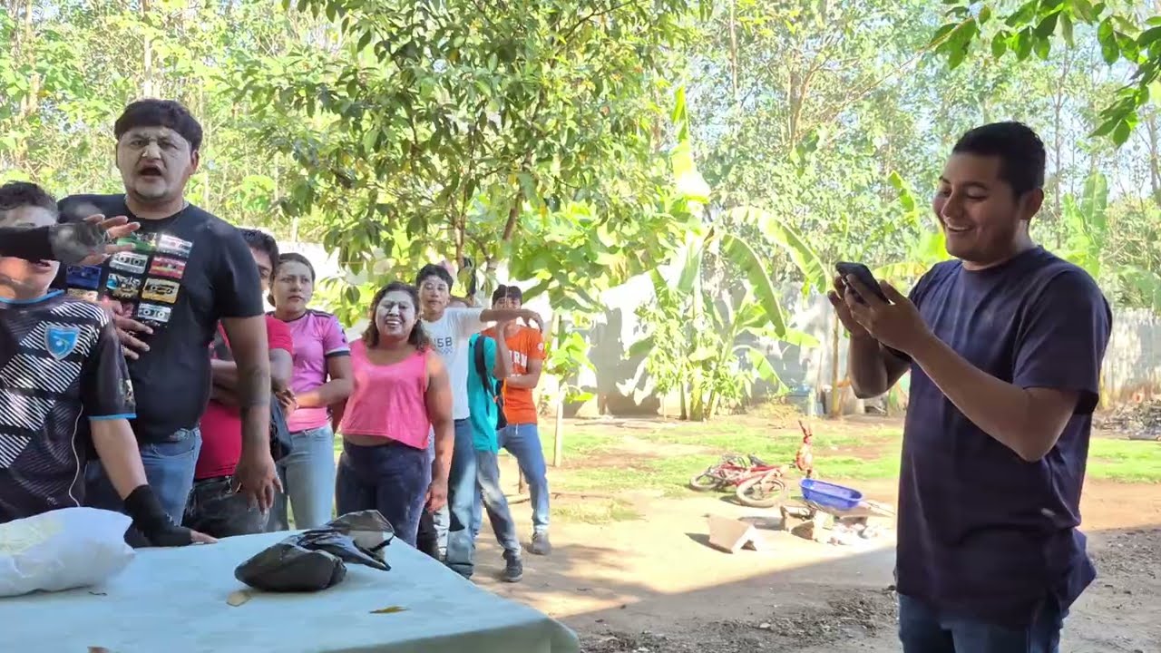 VITAMINAS y DOÑA VICKY no saben como le hace una vaca y pierden el reto