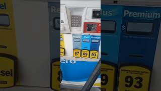 Amerika Texas da  araba deposu fullleme.Son zamlardan bir onceki benzin galon fiyatlari.🇺🇸🤠