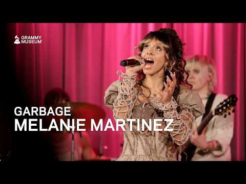 Capa de "Garbage" - Melanie Martinez