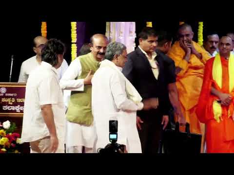 Cm Siddaramaiah on narayana Guruji ￼