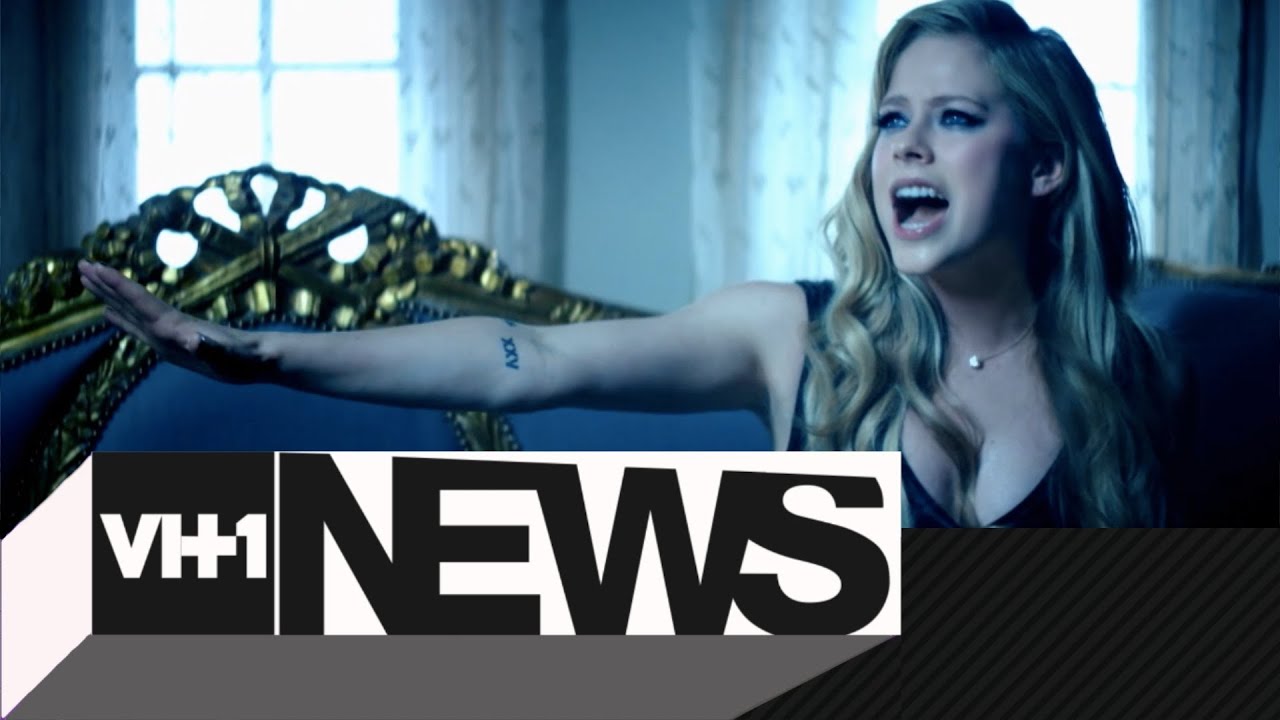 Avril Lavigne Loves Hello Kitty + VH1 News + VH1