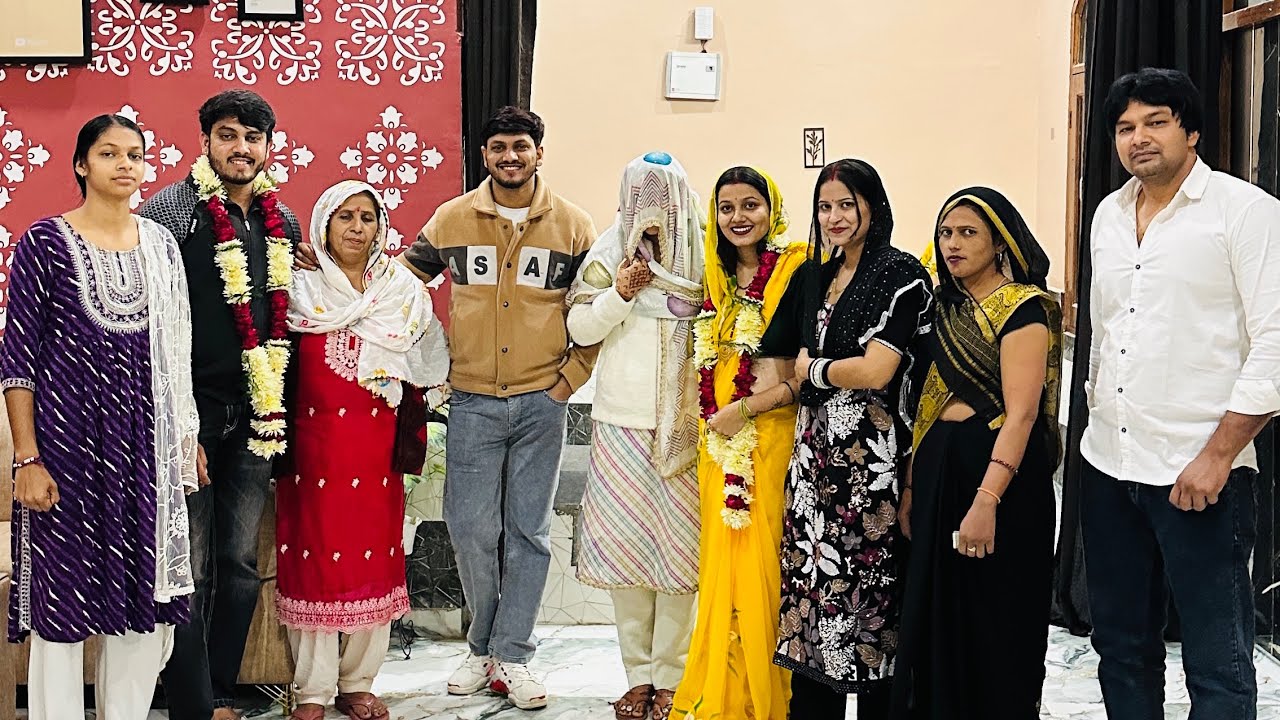 शादी की सालगिरह सबने मिलकर मनाई ||