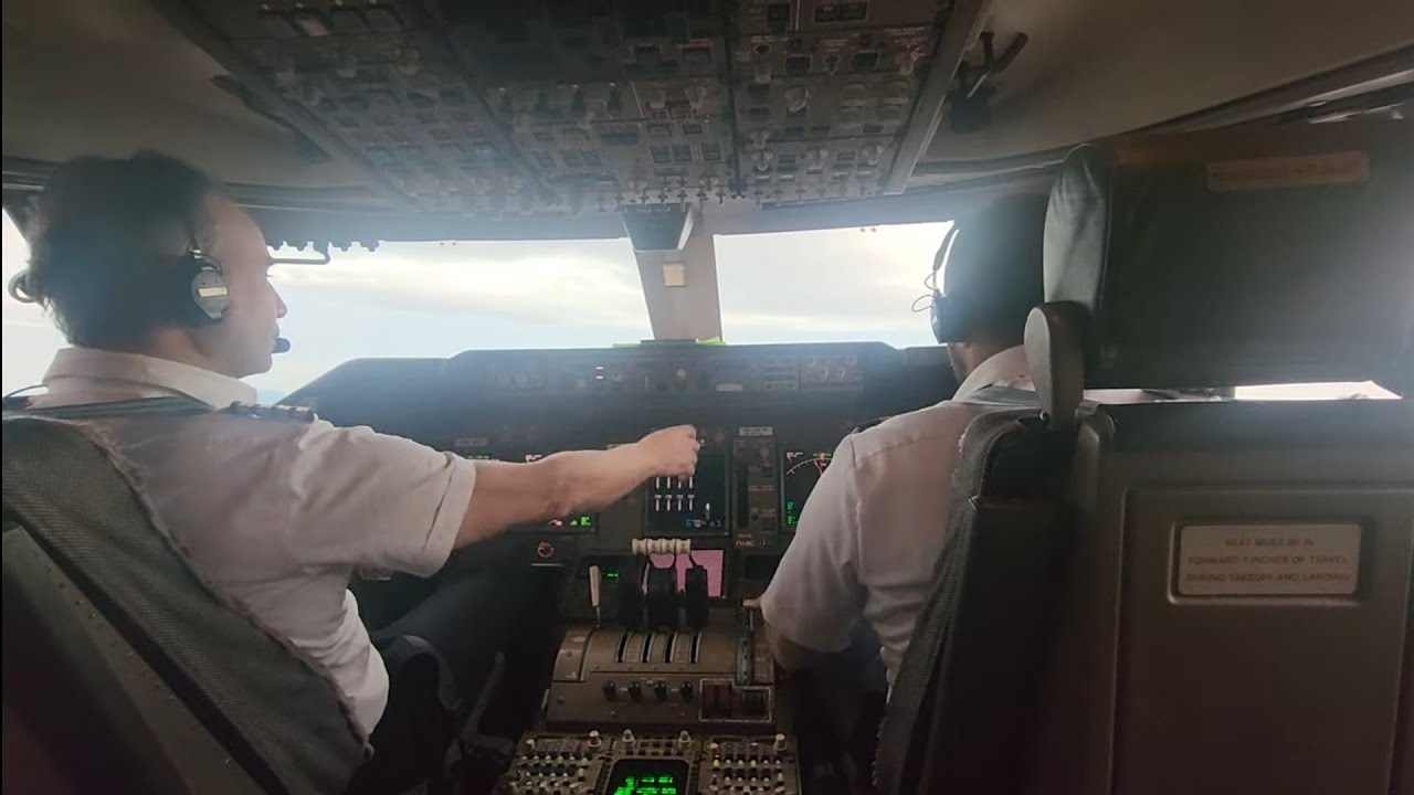BOEING 747-400 TAKEOFF.   Snowy OSLO,  30 degrees turn after takeoff