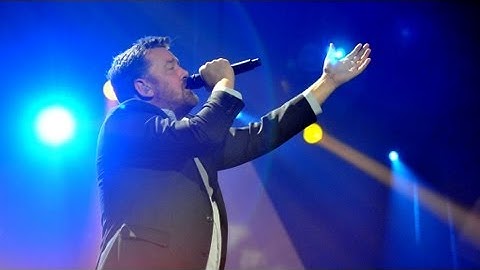 Elbow perform "One Day" - Children in Need Rocks Manchester - BBC