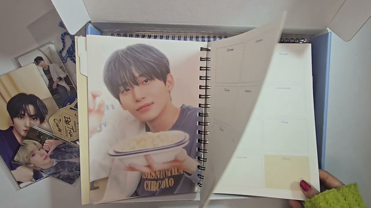 Unboxing Cravity《Seasons greetings 2025》•°•°(disculpa la tardanza)°•°•