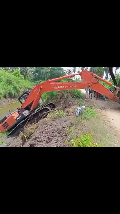 terlalu nanjak dan licin sampe nggak bisa naik#shots #excavator #video